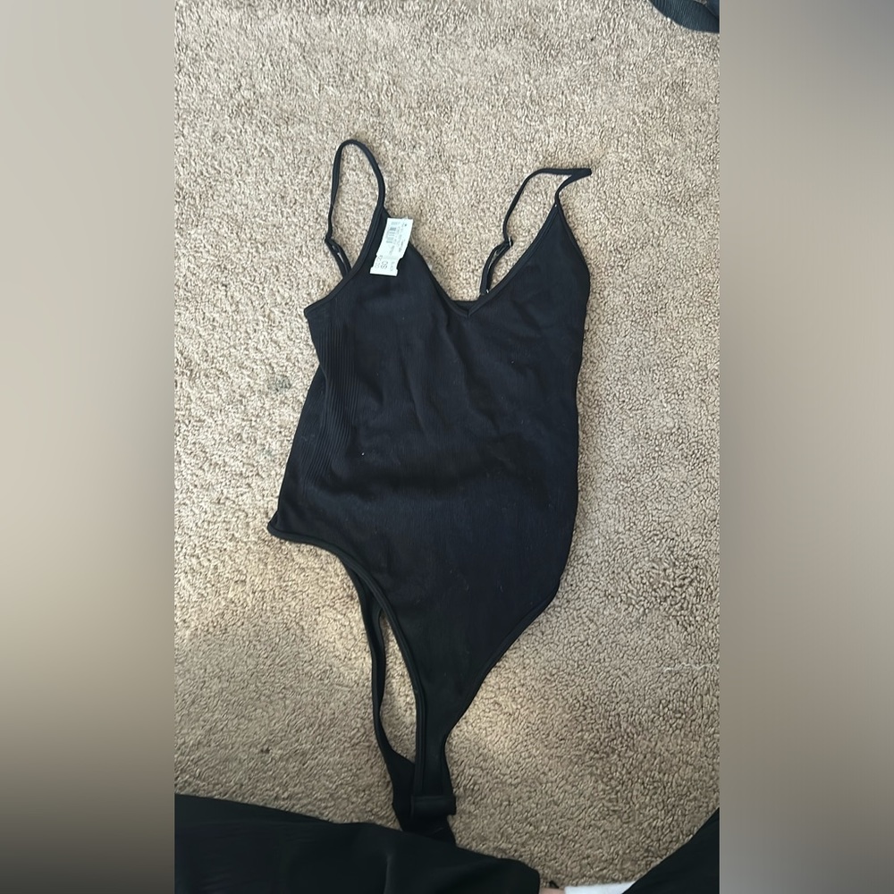 brand new with tags!! twenty5A seamless fit bodysuit size small v neck